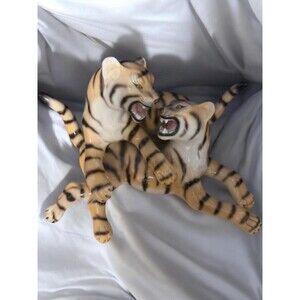 Porcelain Sculpture of Playing Tigers by Ronzan, Italy. 1547